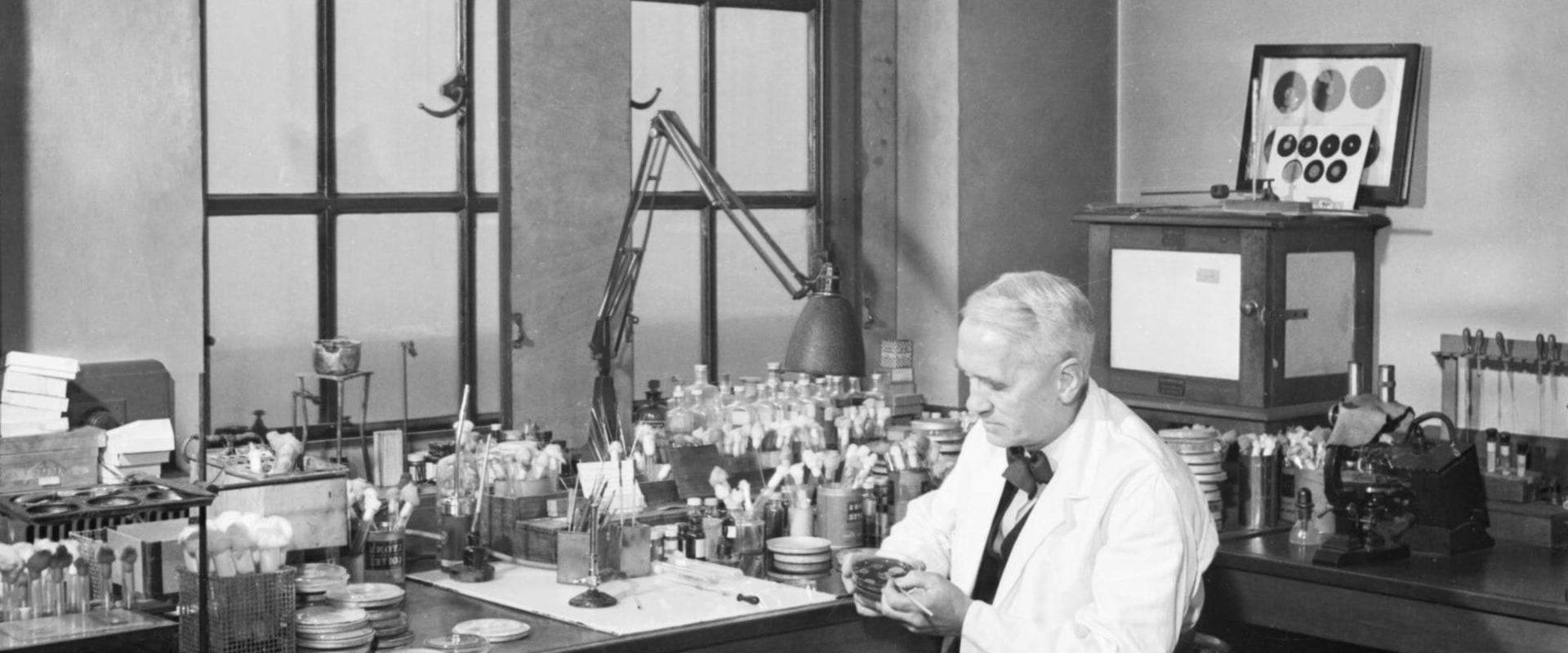 The Discovery of Penicillin: Uncovering the Life-Saving Antibiotic